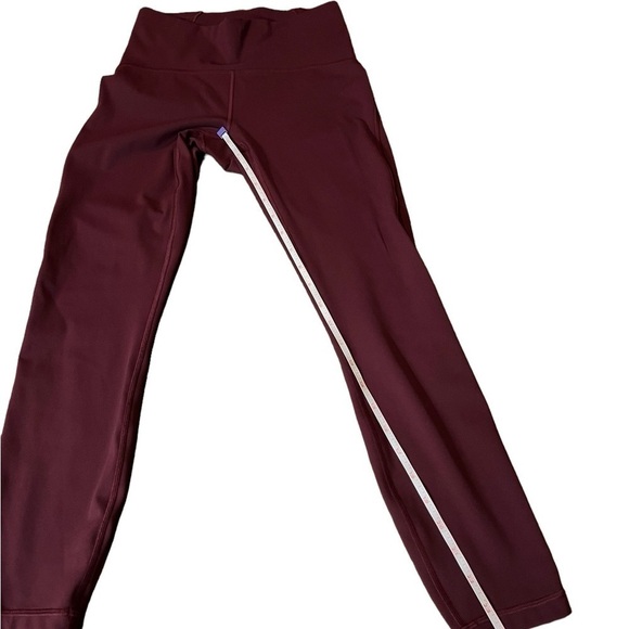 LULULEMON WOMENS PURPLE ATHLETIC CROP LEGGINGS SIZE 6 - Picture 6 of 10